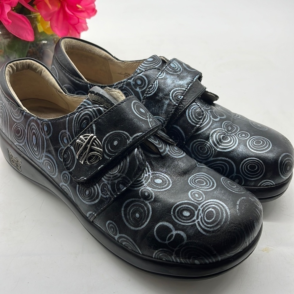 Alegria JOL-587 Black Blue circle Pattern clog Sz 38 / 8. ALE0436